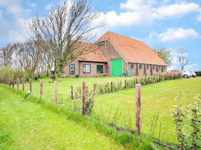 Holiday house Gemütliches Ferienhaus in Sint Maartensvlotbrug mit gemeinsamer Terrasse - Outdoor photo 2