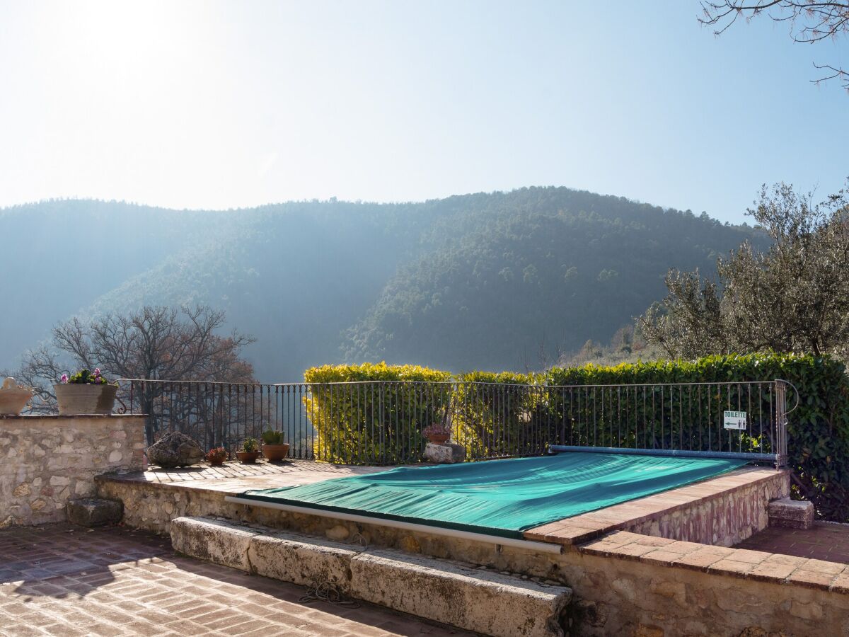 Holiday house Sun-kissed holiday home with swimming pool - Outdoor photo 5