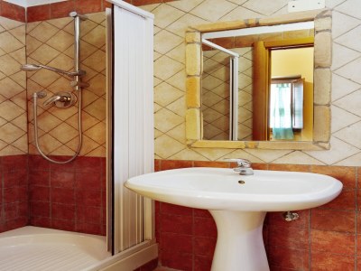 Holiday house Sun-kissed holiday home with swimming pool - Features photo 8