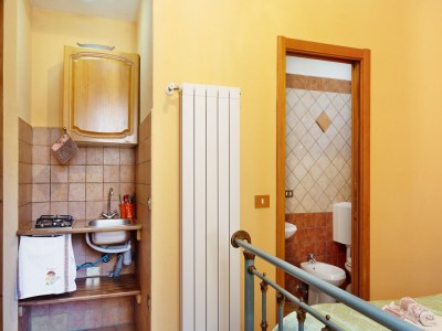 Holiday house Sun-kissed holiday home with swimming pool - Features photo 11