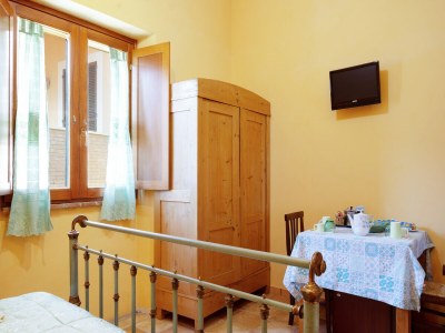 Holiday house Sun-kissed holiday home with swimming pool - Features photo 13