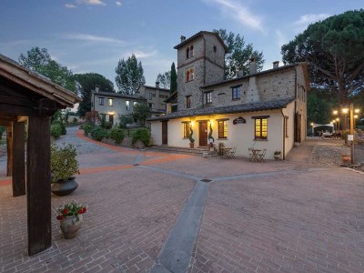 Holiday house Luxuriöses Ferienhaus in Montone mit 2 Swimmingpools - Outdoor photo 13