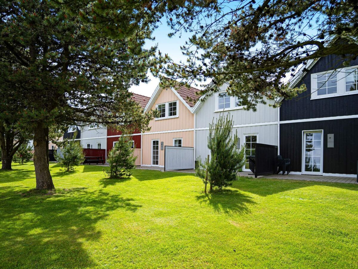 Holiday park 6 person holiday home on a holiday park in Blåvand - Outdoor photo 2