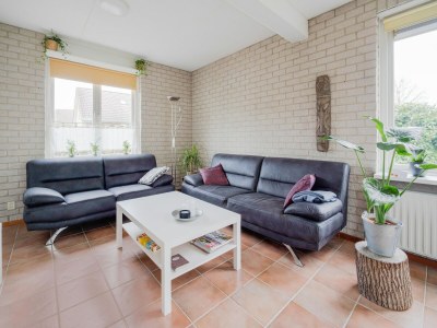 Bungalow Nice bungalow in Beek with hot tub - Features photo 11