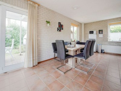 Bungalow Nice bungalow in Beek with hot tub - Features photo 17