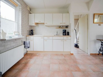 Bungalow Nice bungalow in Beek with hot tub - Features photo 18