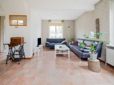 Bungalow Nice bungalow in Beek with hot tub - Features photo 20