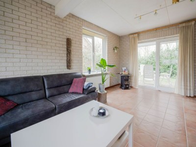 Bungalow Nice bungalow in Beek with hot tub - Features photo 21