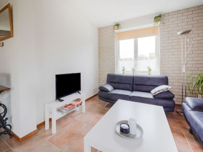 Bungalow Nice bungalow in Beek with hot tub - Features photo 22