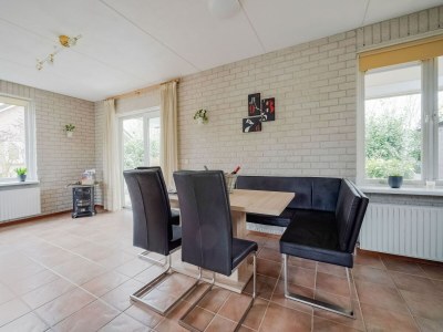 Bungalow Nice bungalow in Beek with hot tub - Features photo 23