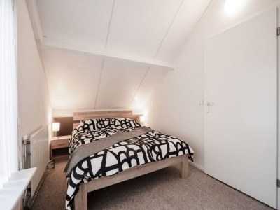 Bungalow Nice bungalow in Beek with hot tub - Features photo 28