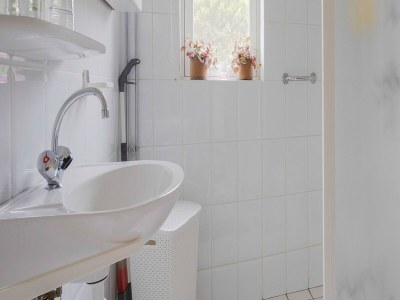 Bungalow Nice bungalow in Beek with hot tub - Features photo 30