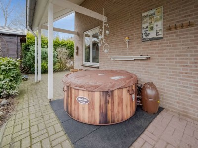 Bungalow Nice bungalow in Beek with hot tub - Outdoor photo 37