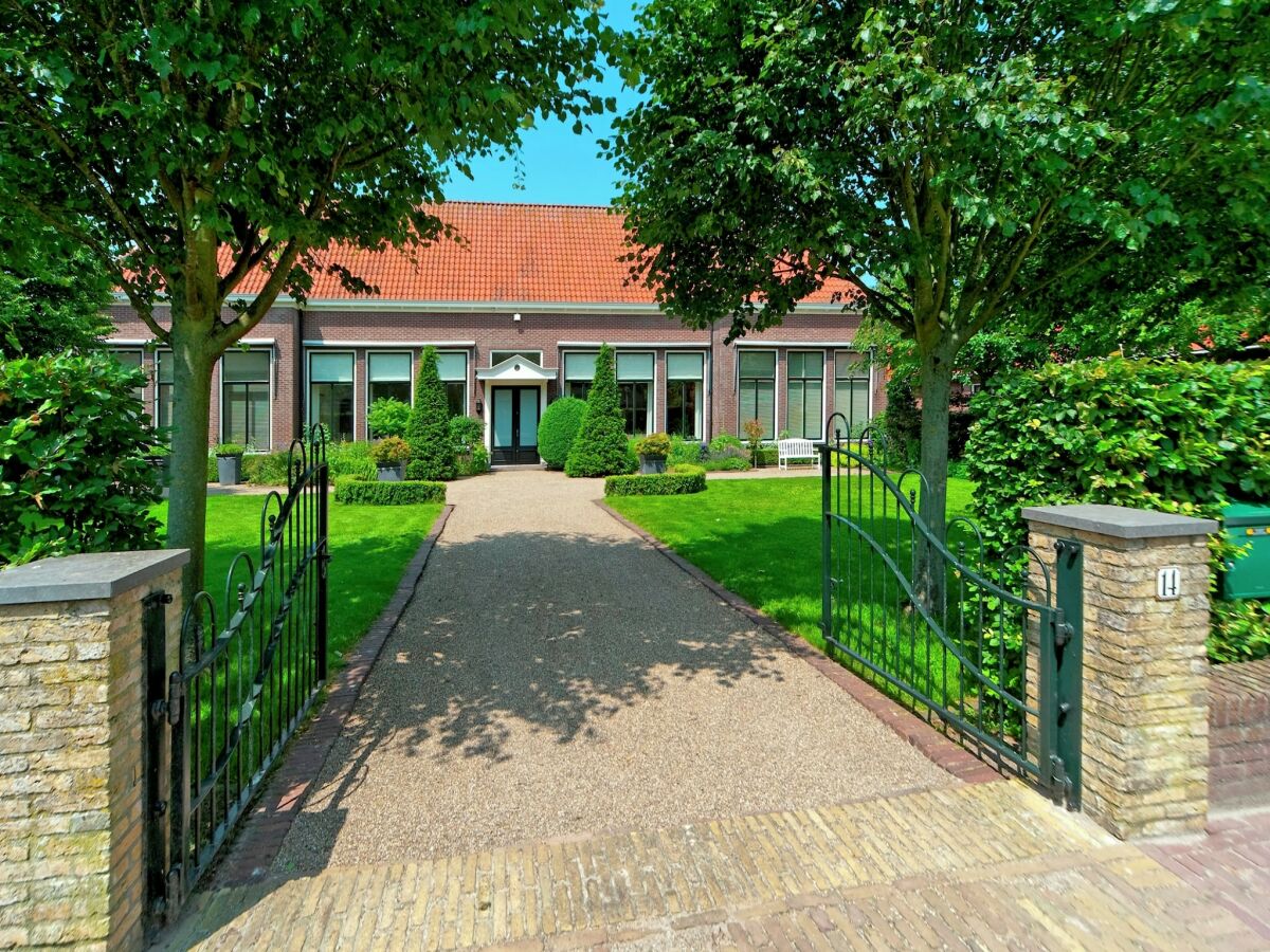 Holiday house Comfortable holiday home in former school - Outdoor photo 4