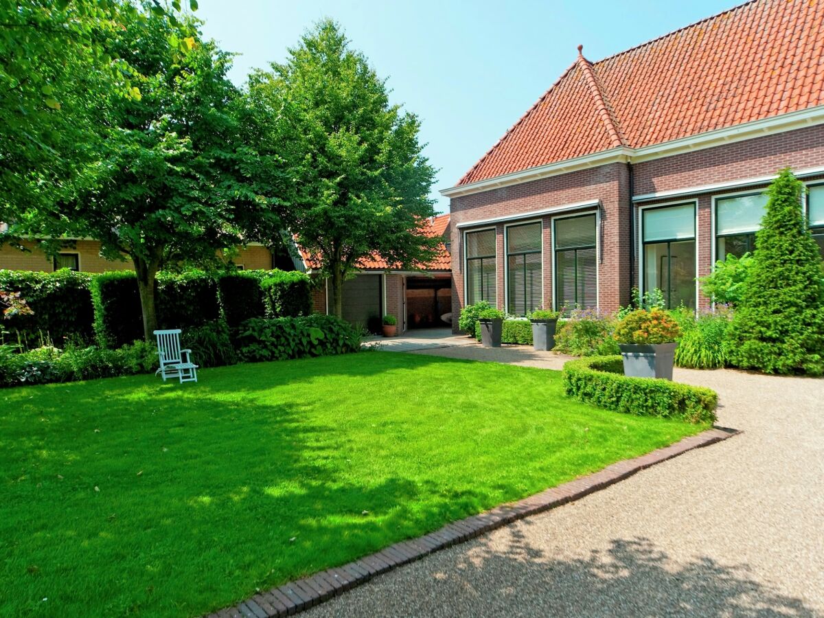 Holiday house Comfortable holiday home in former school - Outdoor photo 5