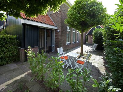 Holiday house Comfortable holiday home in former school - Outdoor photo 2