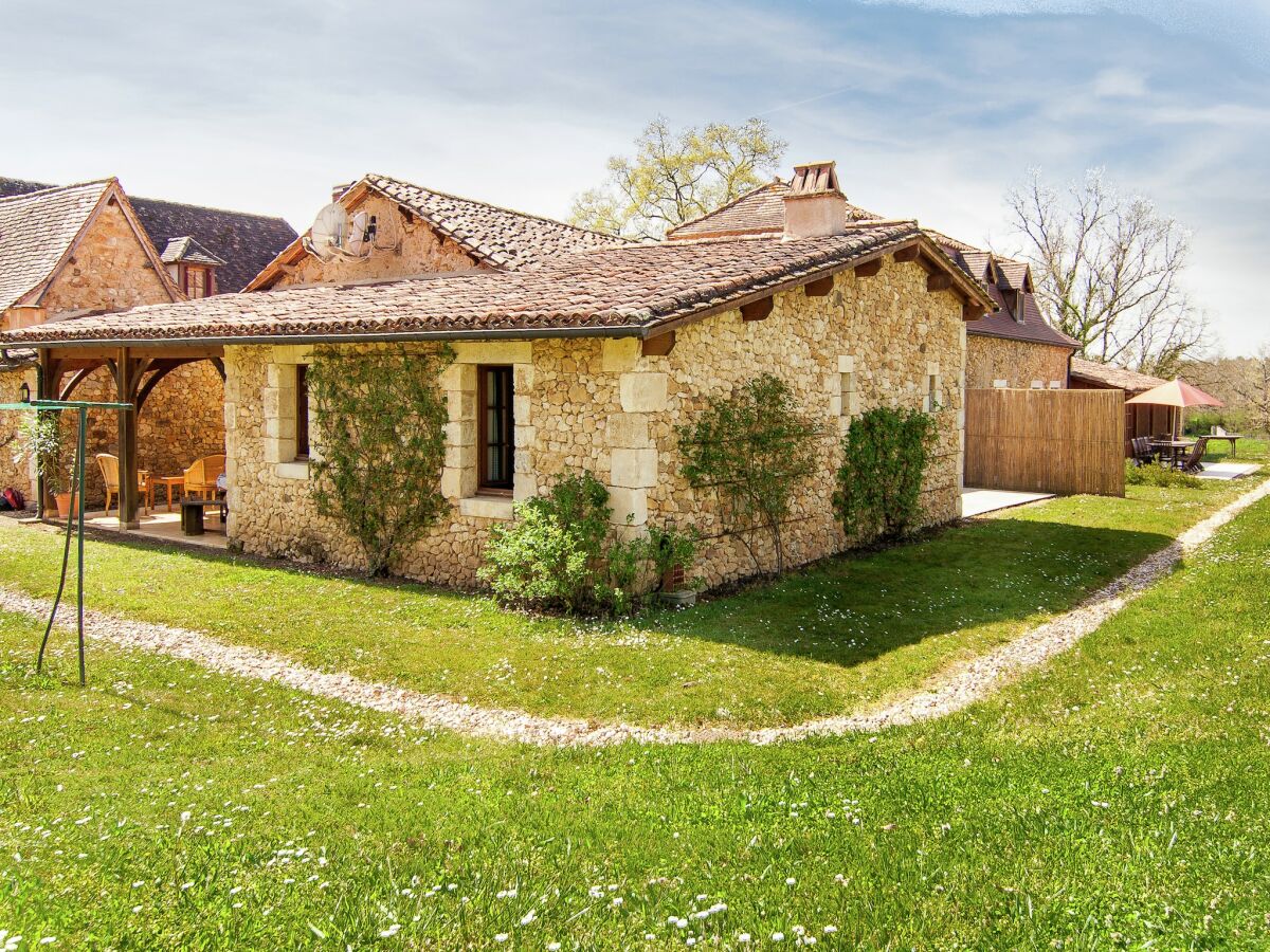 Holiday house Marvelous Holiday Home in Issac with Swimming Pool - Outdoor photo 2