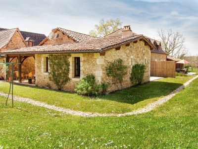 Holiday house Marvelous Holiday Home in Issac with Swimming Pool - Outdoor photo 2