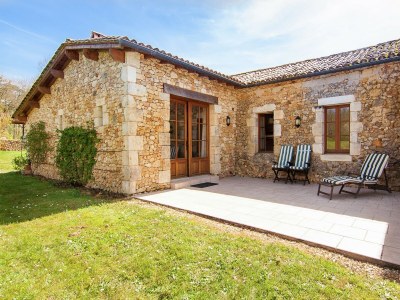 Holiday house Marvelous Holiday Home in Issac with Swimming Pool - Outdoor photo 9