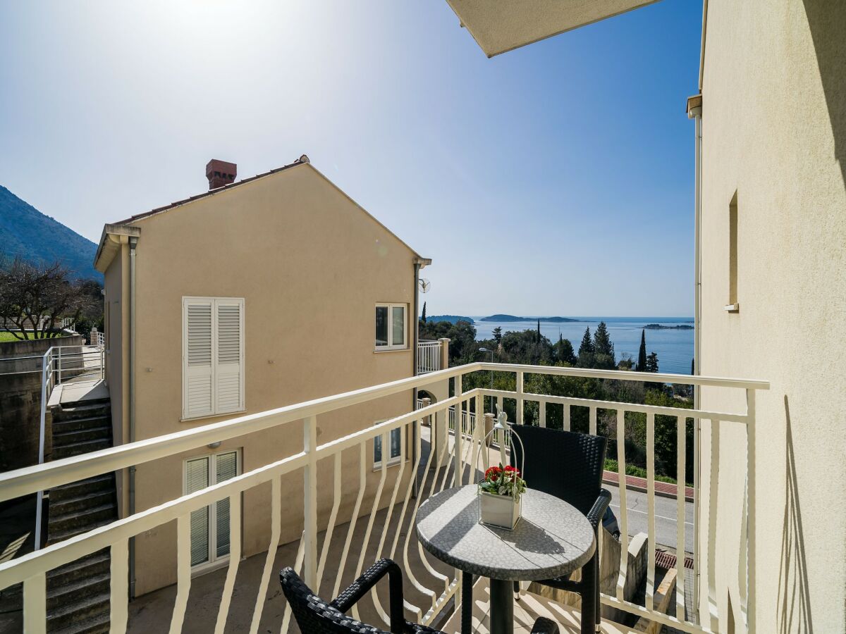 Apartment Villa Samba- Premium One-Bedroom Apartment with Balcony and Sea View - Outdoor photo 2