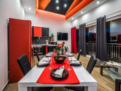 Apartment Apartments Sunshine Home - Two Bedroom Apartment with Balcony and Sea View - Features photo 10