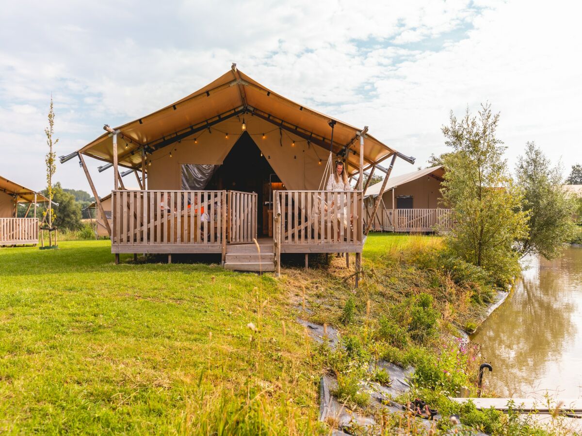 Holiday park Safari lodge for 6 people with veranda near the IJsselmeer