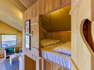 Holiday park Safari lodge for 6 people with veranda near the IJsselmeer - Features photo 8