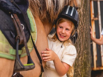 Holiday park Safari lodge for 6 people with veranda near the IJsselmeer - Outdoor photo 16