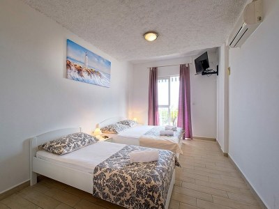 Apartment Apartments Grljević - Studio Apartment with Balcony and Sea View (A3) - Features photo 8
