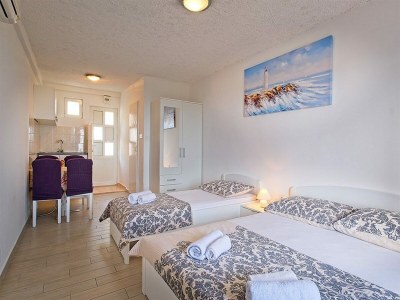 Apartment Apartments Grljević - Studio Apartment with Balcony and Sea View (A3) - Features photo 9