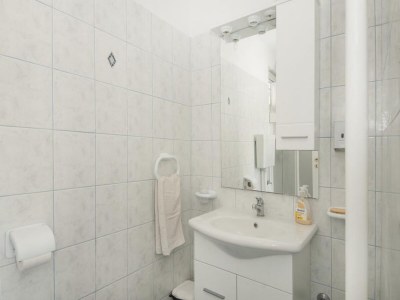 Apartment Bertie's Lodge - Comfort One Bedroom Apartment with Balcony and Sea View(A3) - Features photo 8