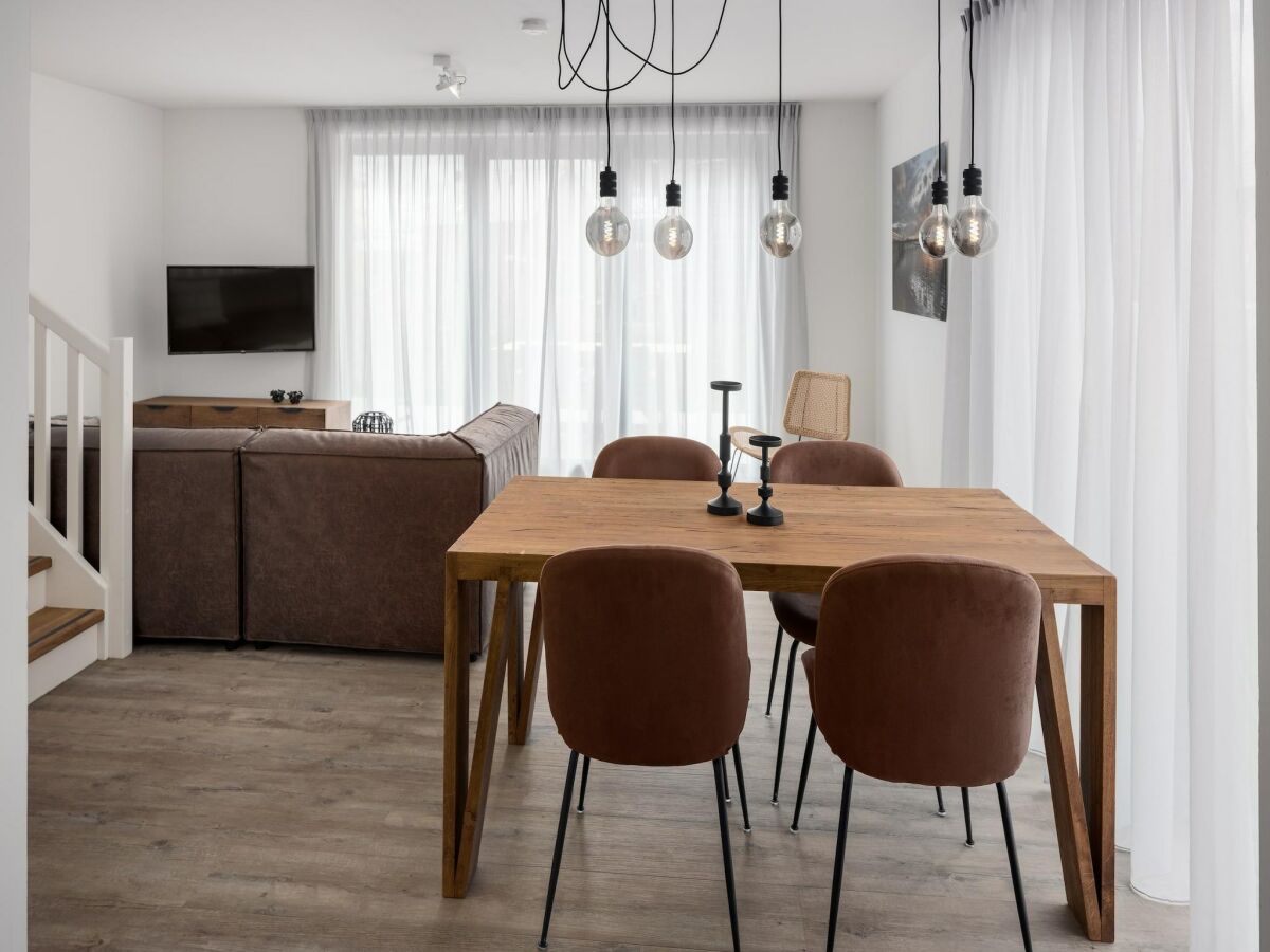 Holiday park Villa by Lake Veere with Modern Amenities