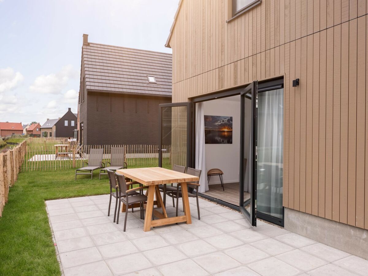 Holiday park Villa by Lake Veere with Modern Amenities - Outdoor photo 2