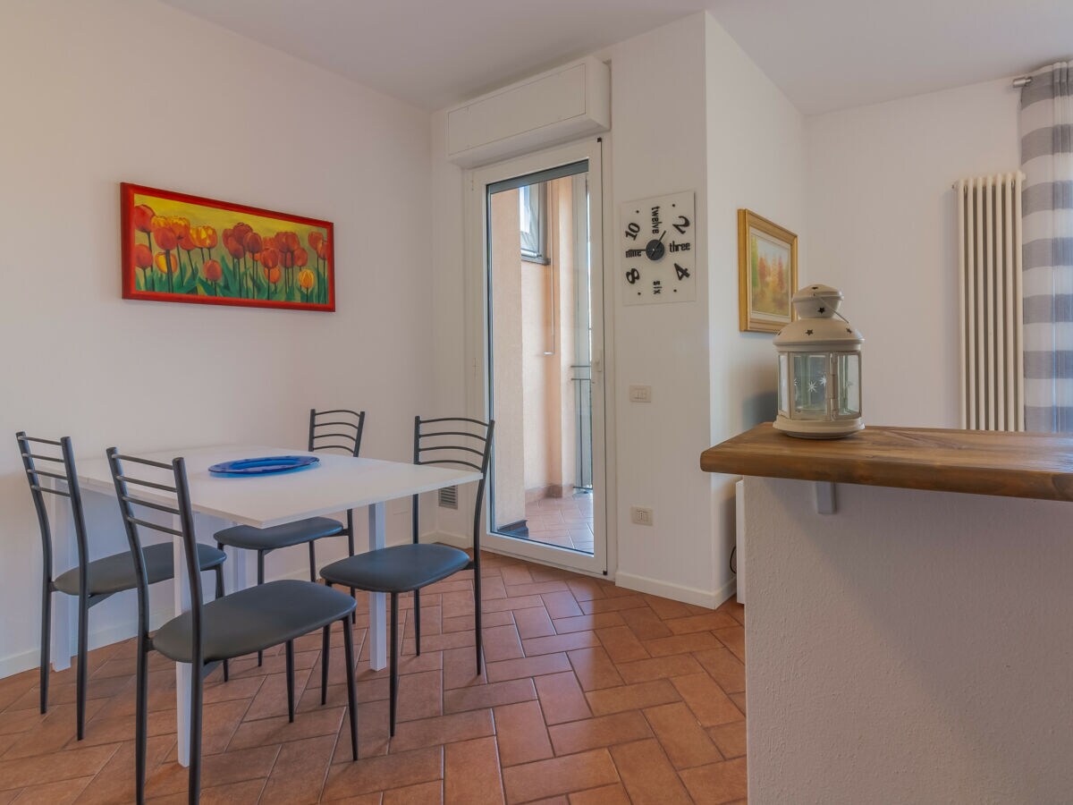 Apartment Flower House with Lake View - RS - Features photo 3