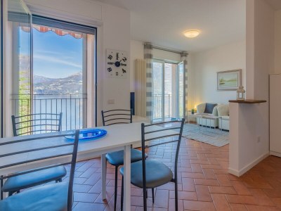 Apartment Flower House with Lake View - RS - Features photo 8