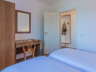 Apartment Flower House with Lake View - RS - Features photo 13