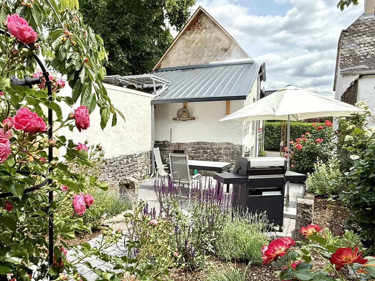 Holiday house Holiday Home Fachwerkhaus Rosengärtchen by Vulkaneifel-Chalets - Outdoor photo 2