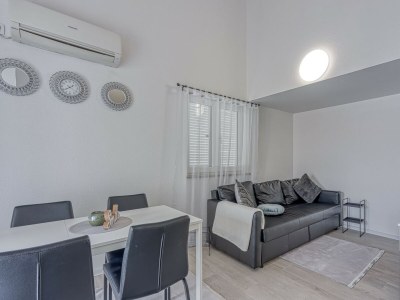 Apartment Turkanović - Two-Bedroom Apartment with Balcony  No.5 - Features photo 6