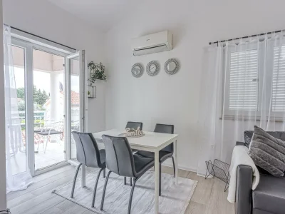 Apartment Turkanović - Two-Bedroom Apartment with Balcony  No.5 - Features photo 12