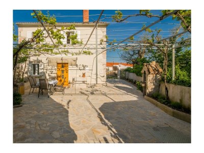 Holiday house Dume – Steinhaus mit großer Terrasse am Waldrand - Outdoor photo 2