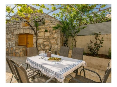 Holiday house Dume – Steinhaus mit großer Terrasse am Waldrand - Outdoor photo 8