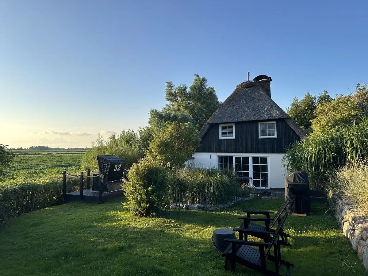 Holiday house No title