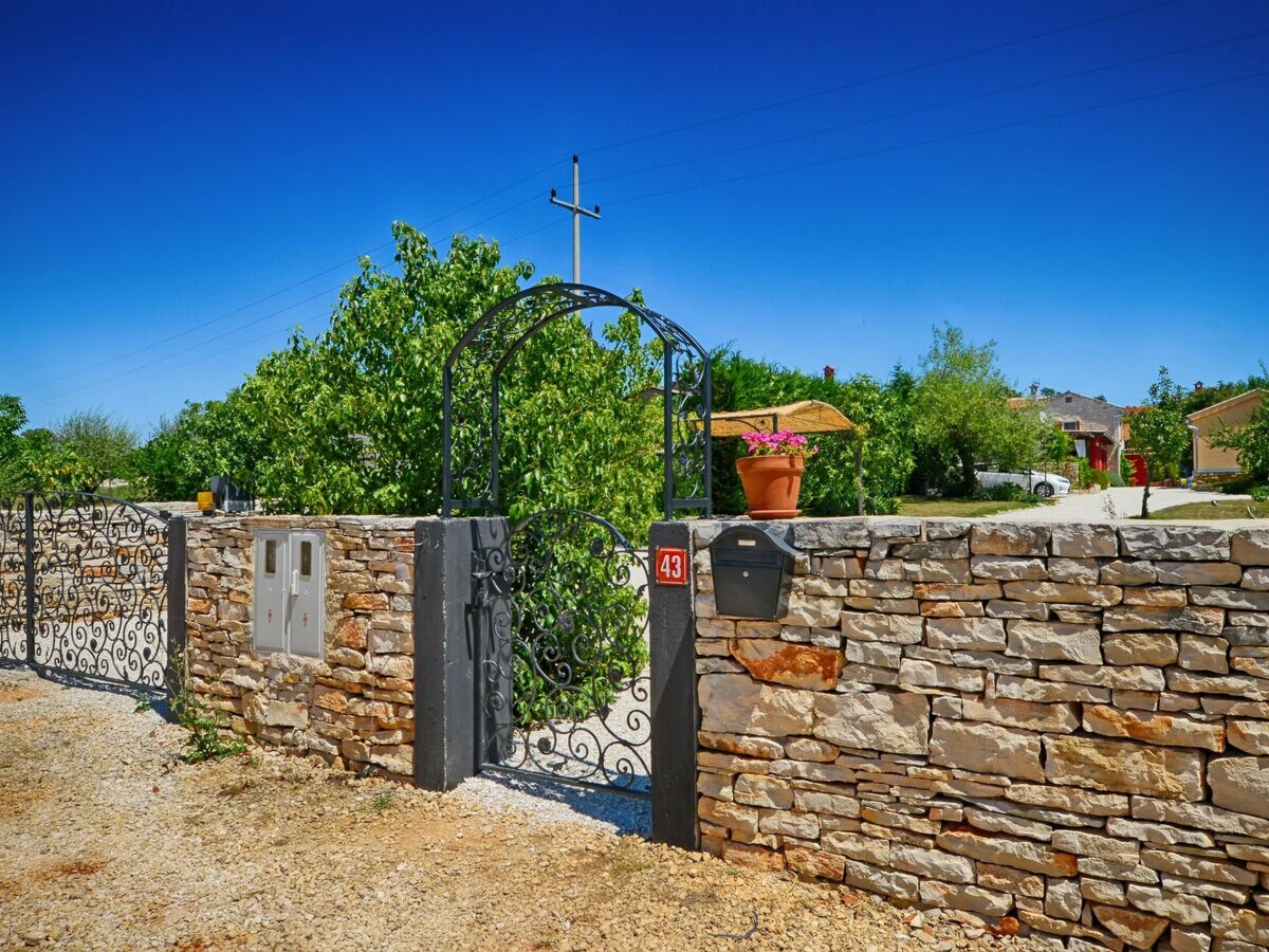 Villa Villa Benka with pool in Istria - Outdoor photo 3