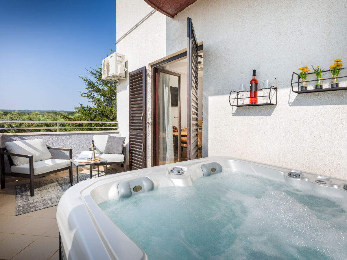 Holiday apartment Luxe Marceta 8 with Jacuzzi and Pool