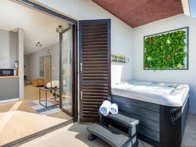 Holiday apartment Luxe Marceta 8 with Jacuzzi and Pool - Features photo 10