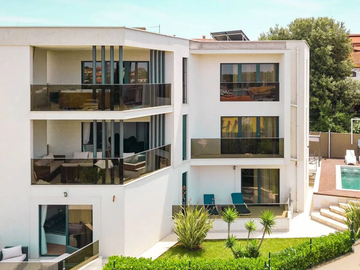 Villa Luxoria with private pool and jacuzzi