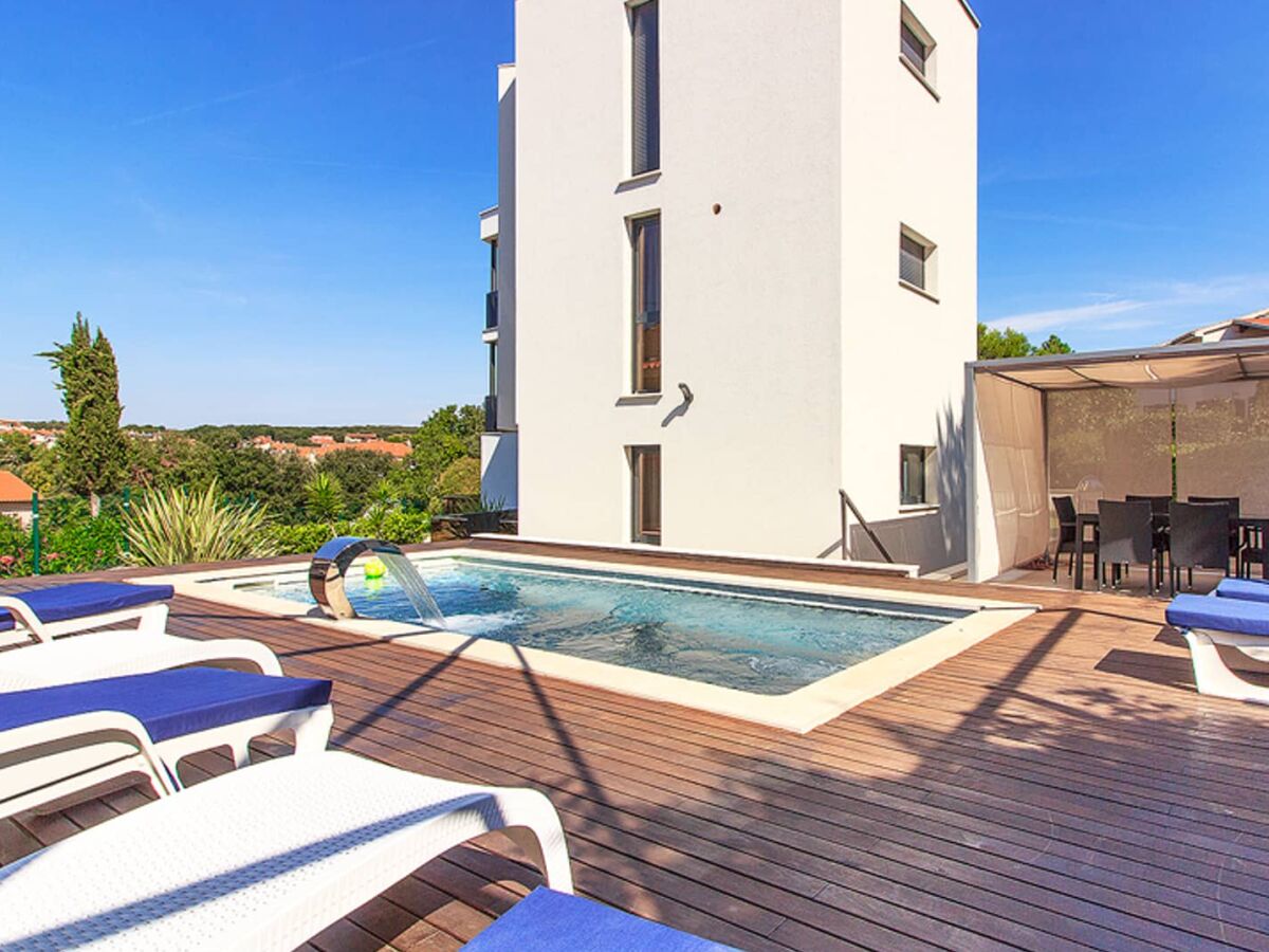 Villa Luxoria with private pool and jacuzzi - Outdoor photo 2