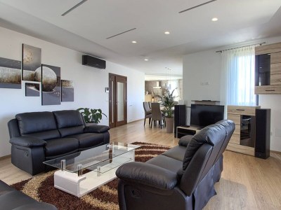 Villa Luxoria with private pool and jacuzzi - Features photo 12