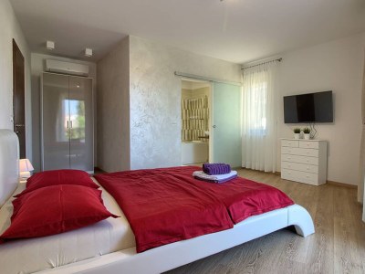 Villa Luxoria with private pool and jacuzzi - Features photo 17
