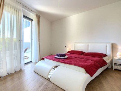 Villa Luxoria with private pool and jacuzzi - Features photo 18